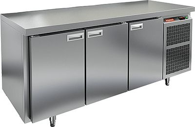 Стол охлаждаемый Hicold GN 111/TN O З (-2+10), островн. с зад.стенкой из нерж., 3 двери, 1835х700х80