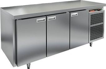 Стол охлаждаемый Hicold GN 111/TN O З (-2+10), островн. с зад.стенкой из нерж., 3 двери, 1835х700х80 – купить в Нижнем Новгороде по цене завода